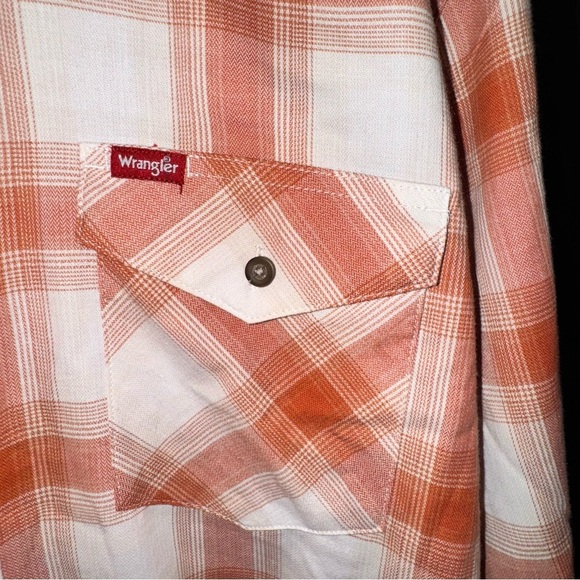 Wrangler® Men's Slim Fit Long Sleeve Woven Twill Shirt Size L, NWT - Picture 4 of 13